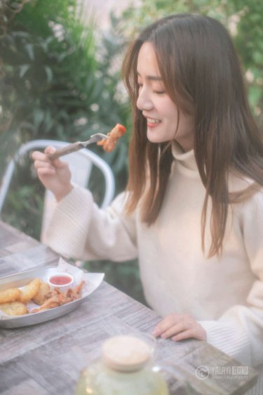 双乳涨鼓奶头翘起来揉捏