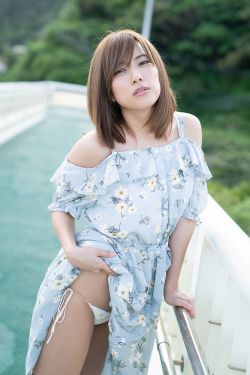 美女露乳网站